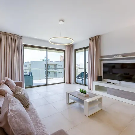 Apartment Oasis Mar 2 Bdr W/ Pool By Lovelystay